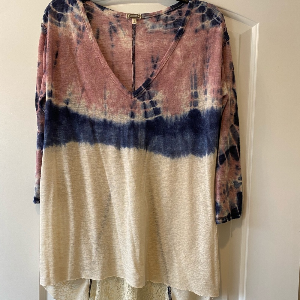 BKE gimmicks boho LS tie does with lace detail